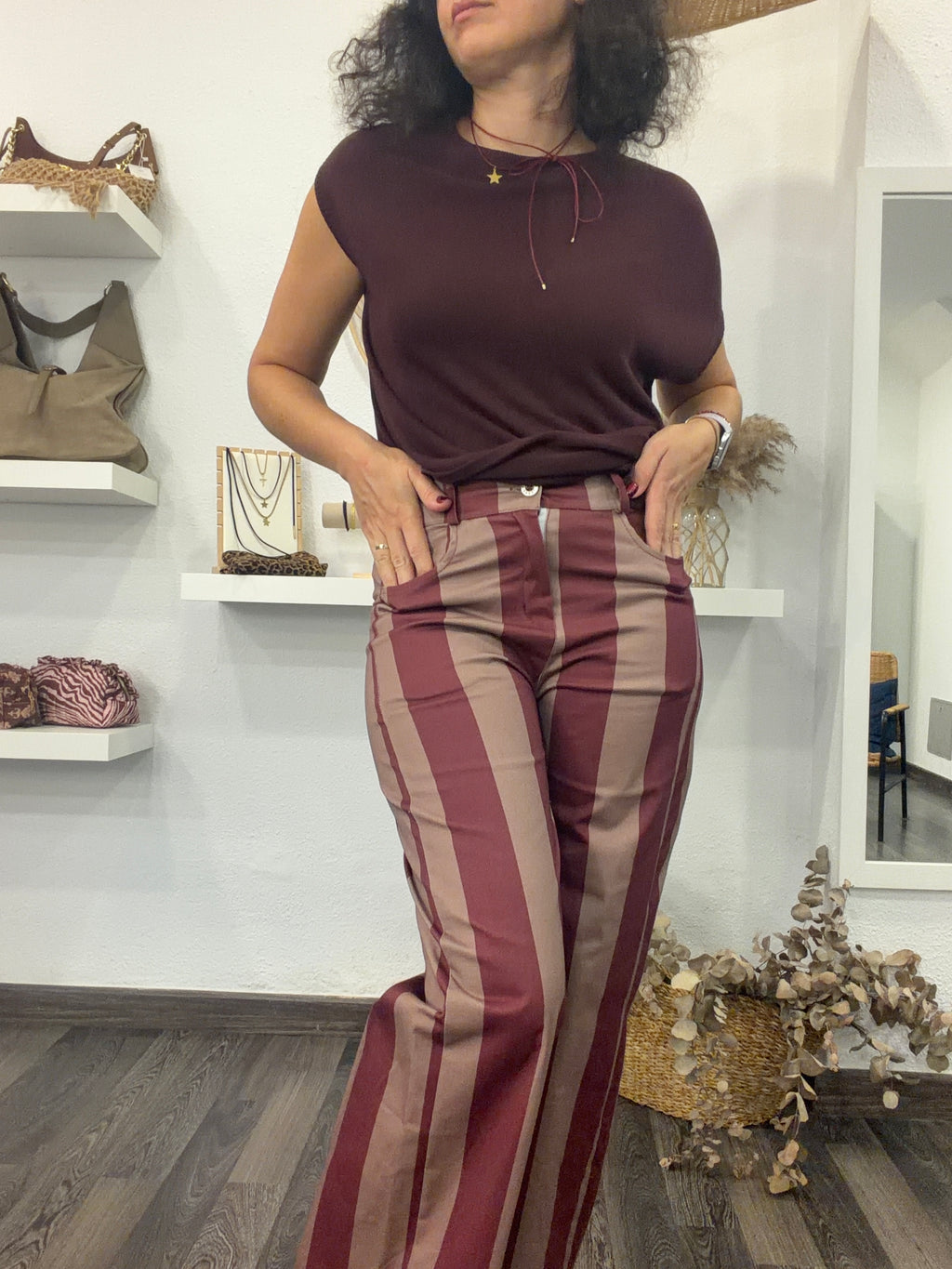 Pantalón a rayas burdeos y beige