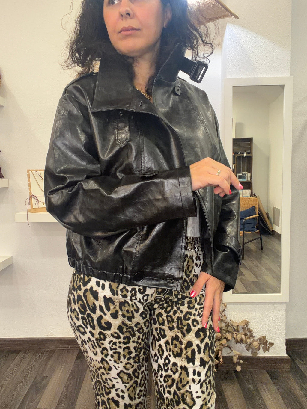 Chaqueta de polipiel negra - look completo