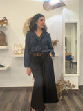 Pantalón básico negro de pernera ancha con cinturón incluido